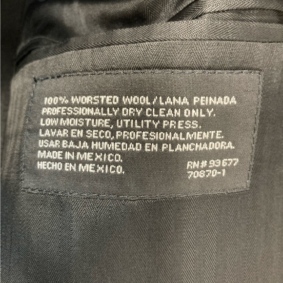 Stafford Tuxedo 2 Piece Black 48L 36W like new - Picture 15 of 16